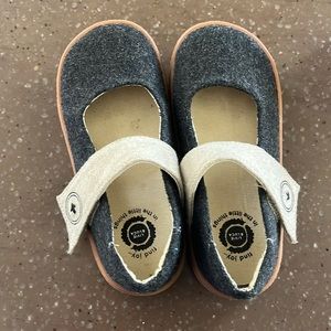 Livie & Luca felted maryjane. Excellent condition. New! Size 12 grey & cream.